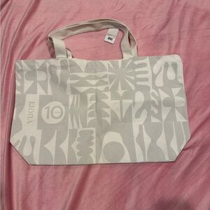 Vuori Cream Graphic Tote Bag